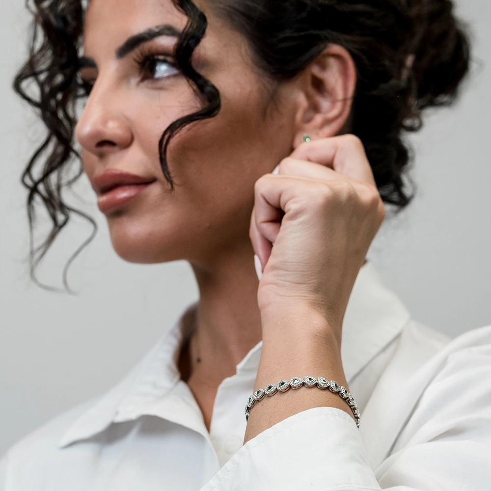 Emerald Heart: Emerald and White Hearts Silver Tennis Bracelet - Portier Jewelry Emerald Heart: Emerald and White Hearts Silver Tennis Bracelet - Image 4
