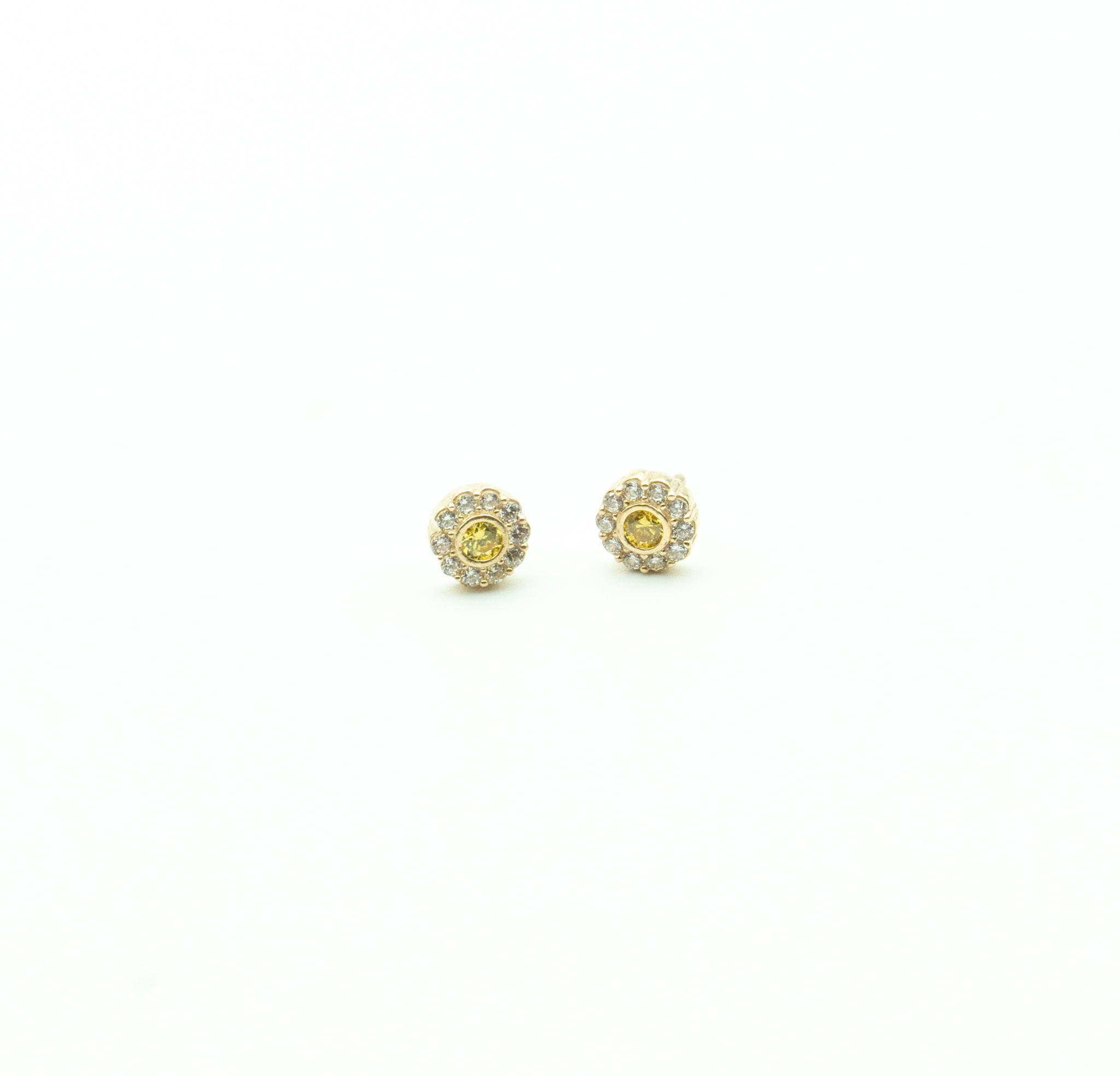 Daisy: 10k Gold Circle Pave Stud Earrings - Portier Jewelry Daisy: 10k Gold Circle Pave Stud Earrings